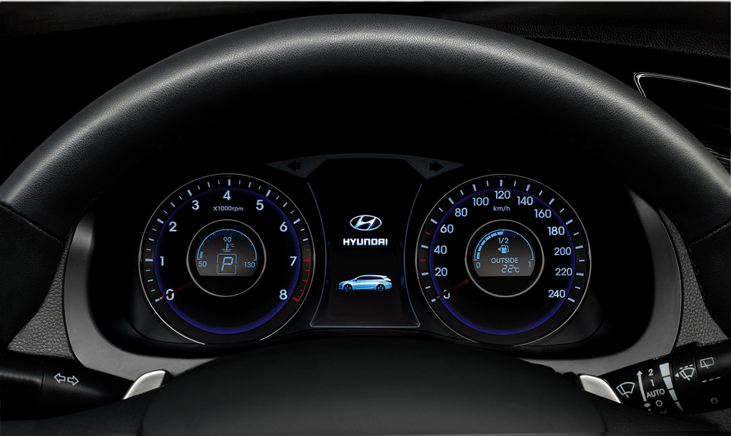 Hyundai i40-Kombi: Blick durch den Lenkradkranz auf die Rundinstrumentierung. 