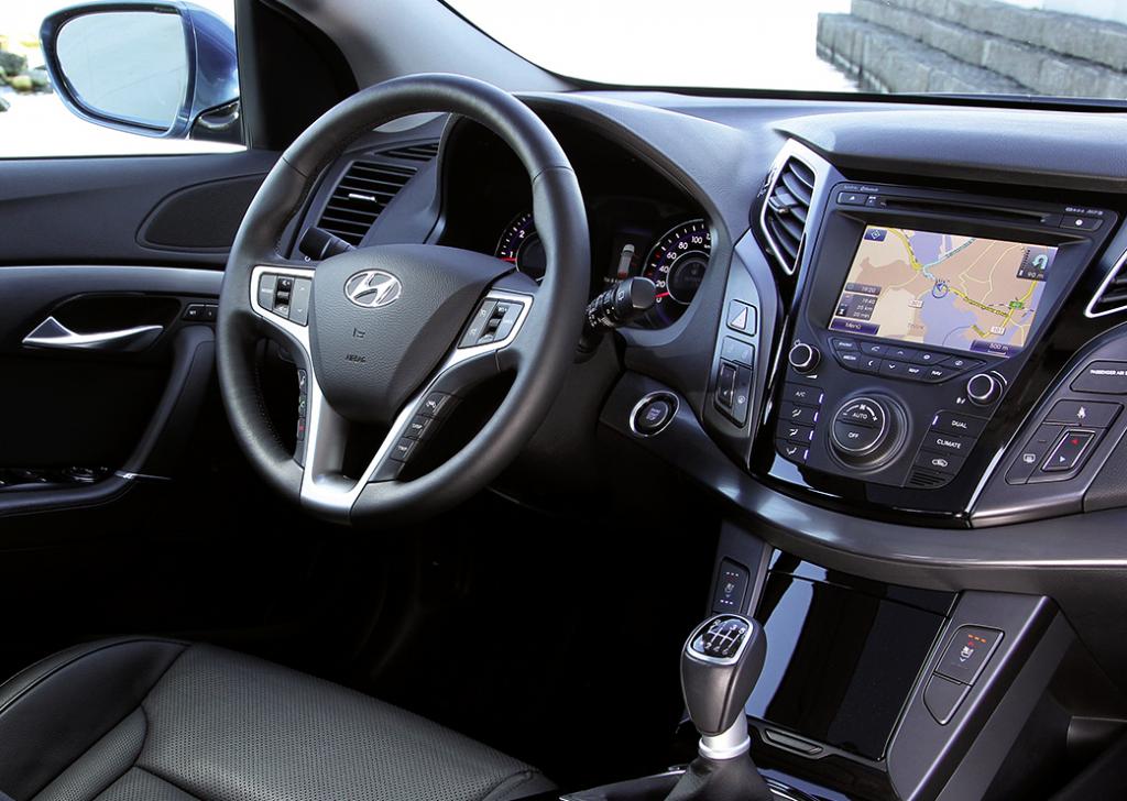 Hyundai i40-Kombi: Blick ins übersichtlich gestaltete Cockpit. 