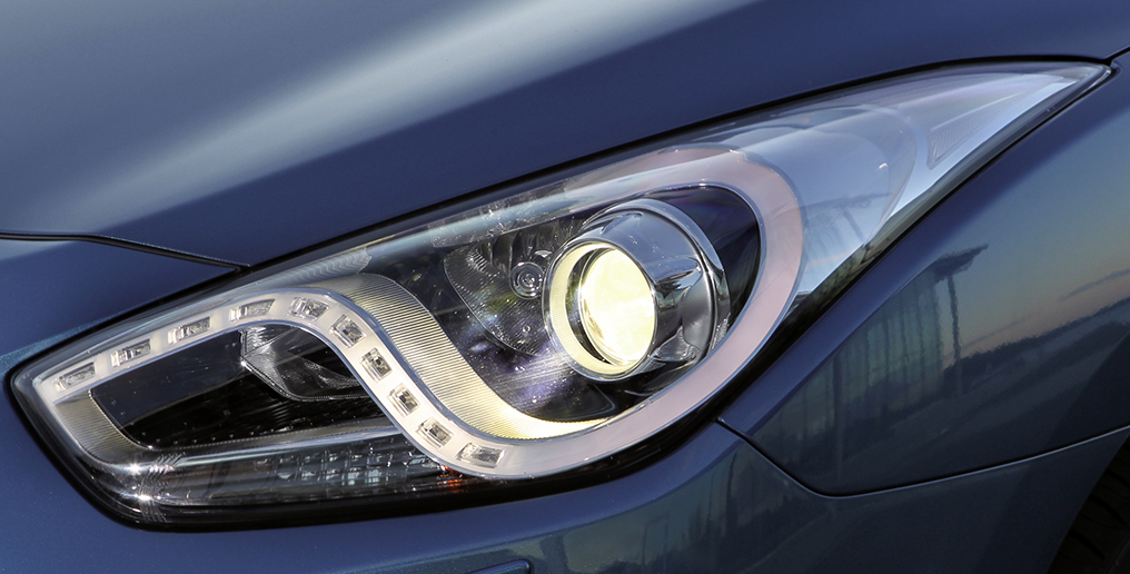 Hyundai i40-Kombi: Moderne Leuchteinheit vorn unter anderem mit LED-Tagfahgrlicht. 
