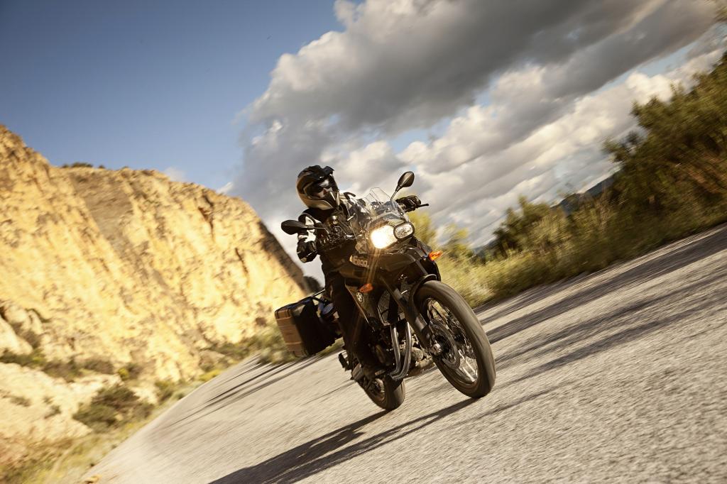In drei Schwarztönen lackiert präsentiert sich die BMW F 800 GS Triple Black