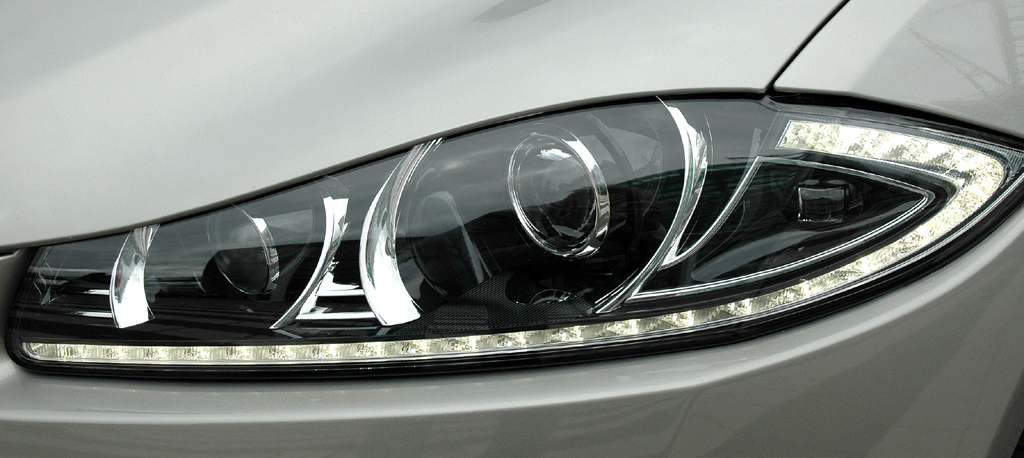 Jaguar XF: Moderne Leuchteinheit vorn.
