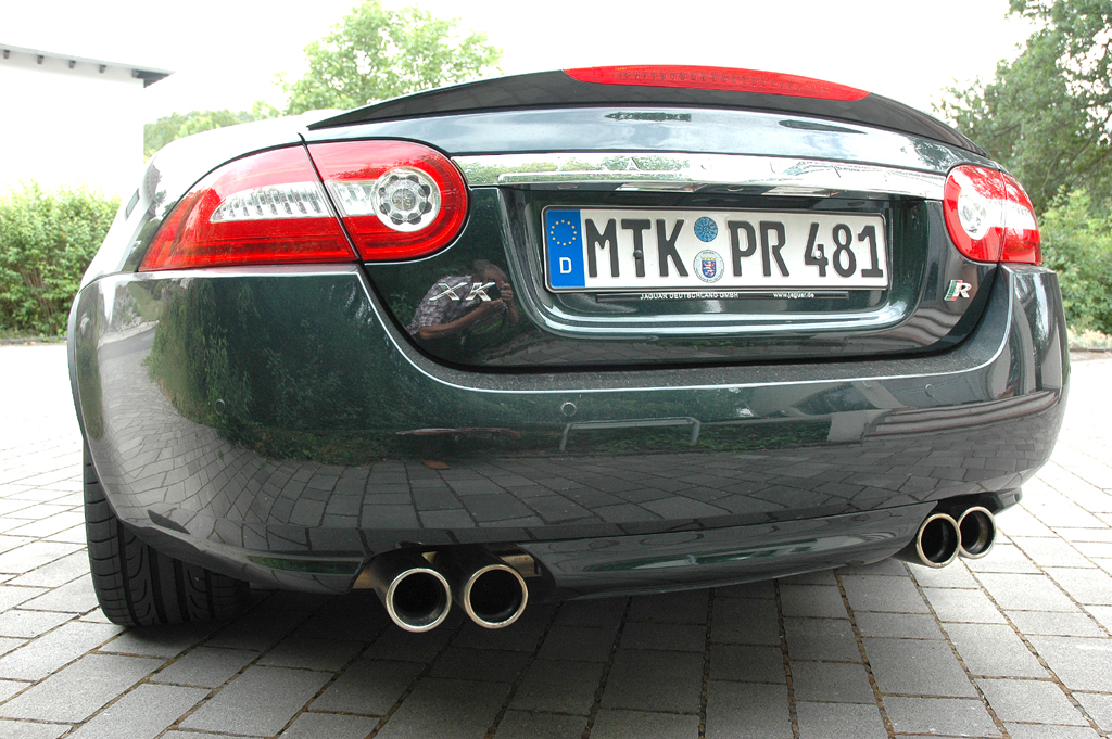 Jaguar XKR Cabrio: Blick auf die Heckpartie. 