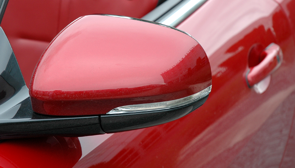 Jaguar XKR Cabrio: In die Außenspiegel sind Blinkerleisten integriert. 