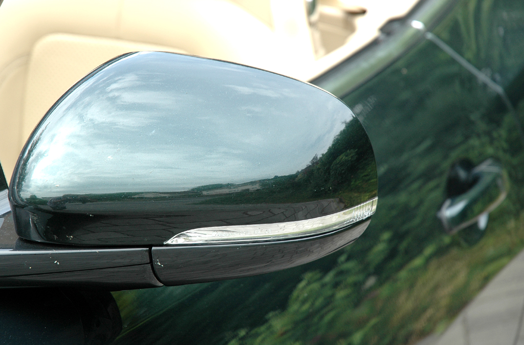 Jaguar XKR Cabrio: In die Außenspiegel sind Blinkleisten integriert. 