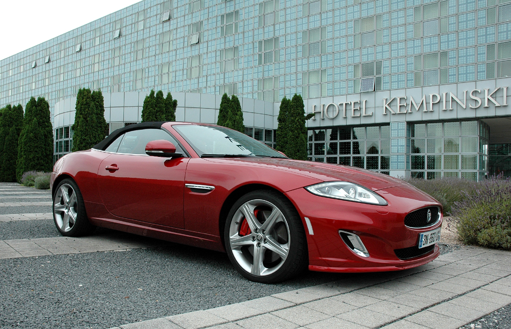 Jaguar XKR Cabrio: Und sieht der sportliche Brite geschlossen mit klassischem Stoffverdeck aus.