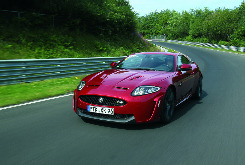 Jaguar XKR-S.