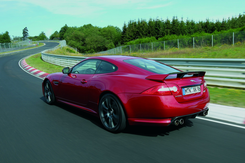 Jaguar XKR-S.