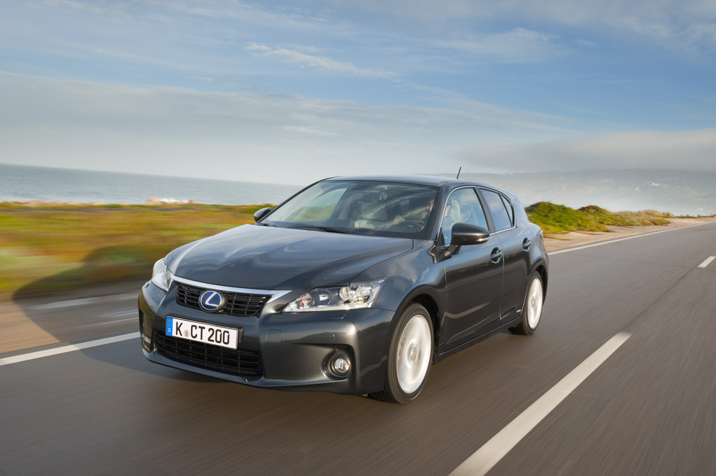 Lexus CT 200h.