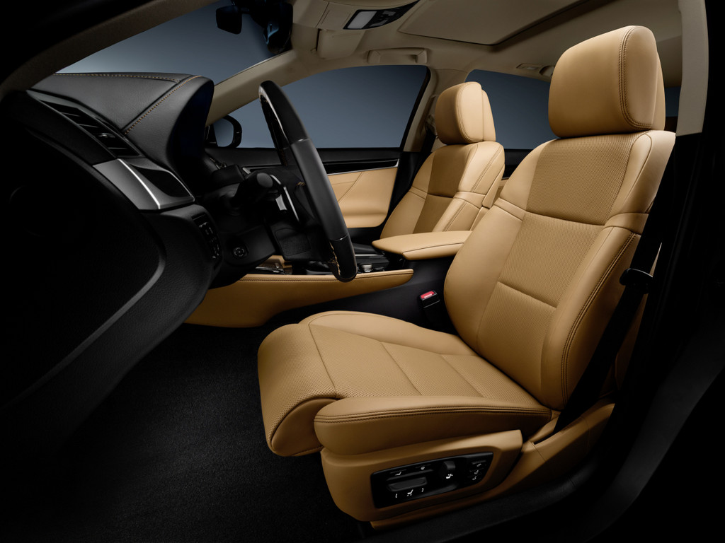Lexus GS 350.