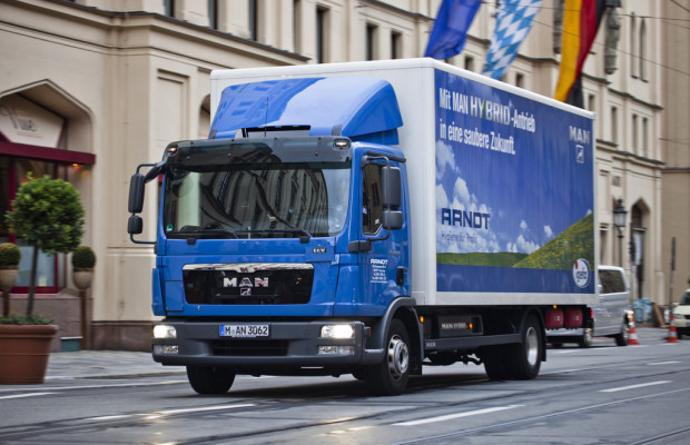 MAN erprobt zwei TGL 12.220 Hybrid in der Praxis