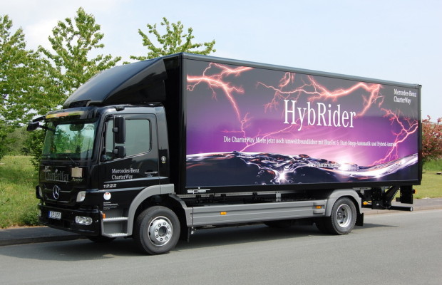 Mercedes-Benz Charter Way nimmt Atego Hybrid in die Mietflotte auf