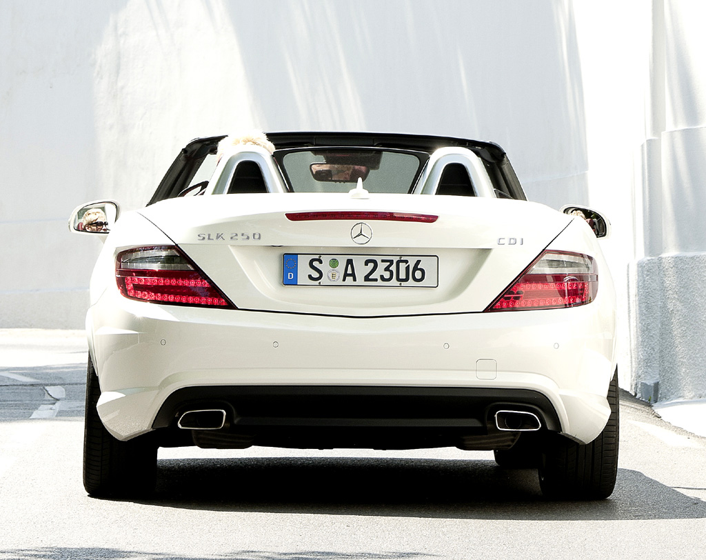 Mercedes SLK 250 CDI: Blick auf die Heckpartie, erstmals mit der Dieselkennung. 