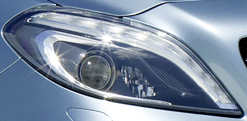 Moderne B-Klassen-Leuchteinheit vorn. 