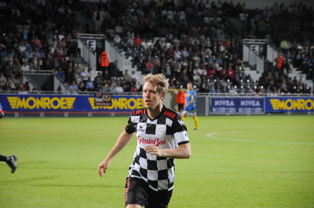 Monroe unterstützt Fußballspiel von Formel-1-Piloten
