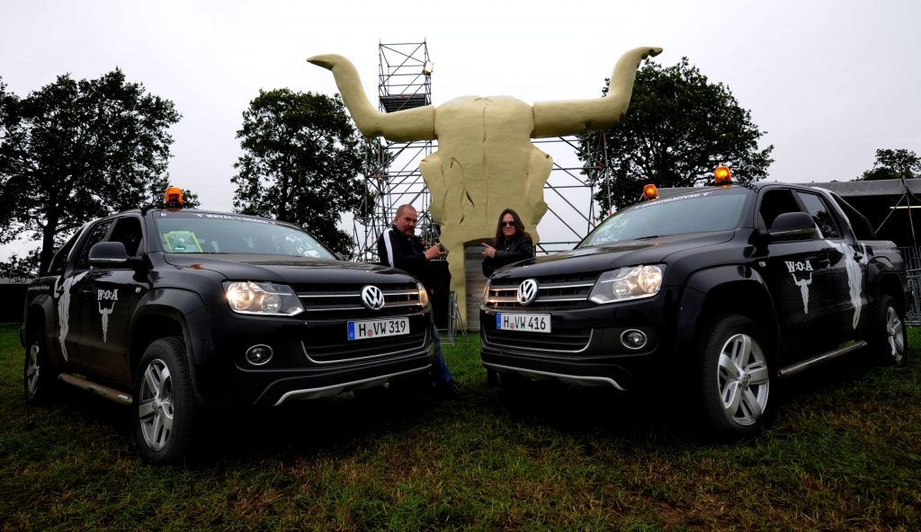 Multivan und Pickups im „Full Metal Village“
