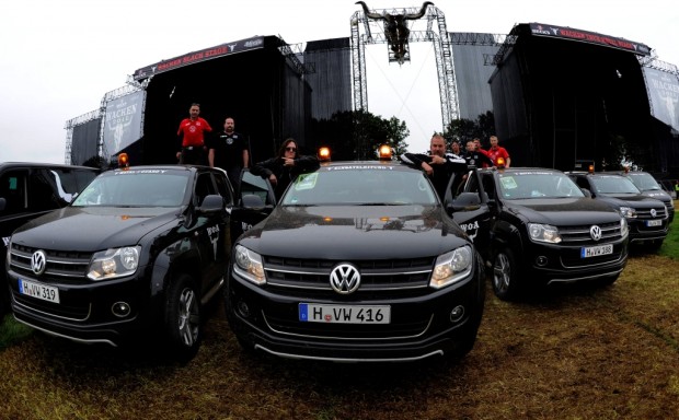 Multivan und Pickups im „Full Metal Village“