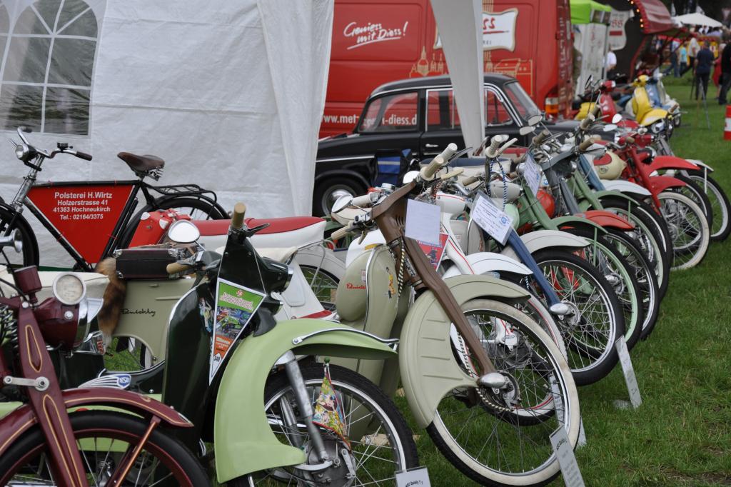 NSU Quickly-Freunde mit ihrem Fuhrpark