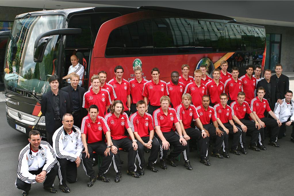 Nicht erst seit der WM 2006 sind der Autobauer und der Fußballverband Geschäftsfreunde: Schon seit 1990 darf sich Mercedes-Benz 