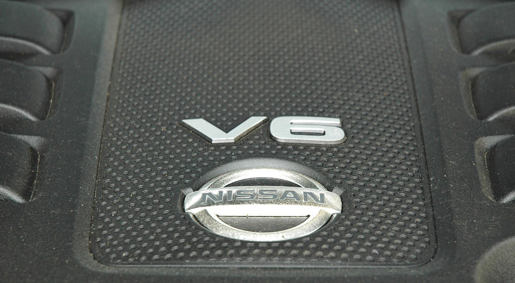 Nissan Pathfinder: Blick unter die Haube des 3,0-Liter-Selbstzünders. 