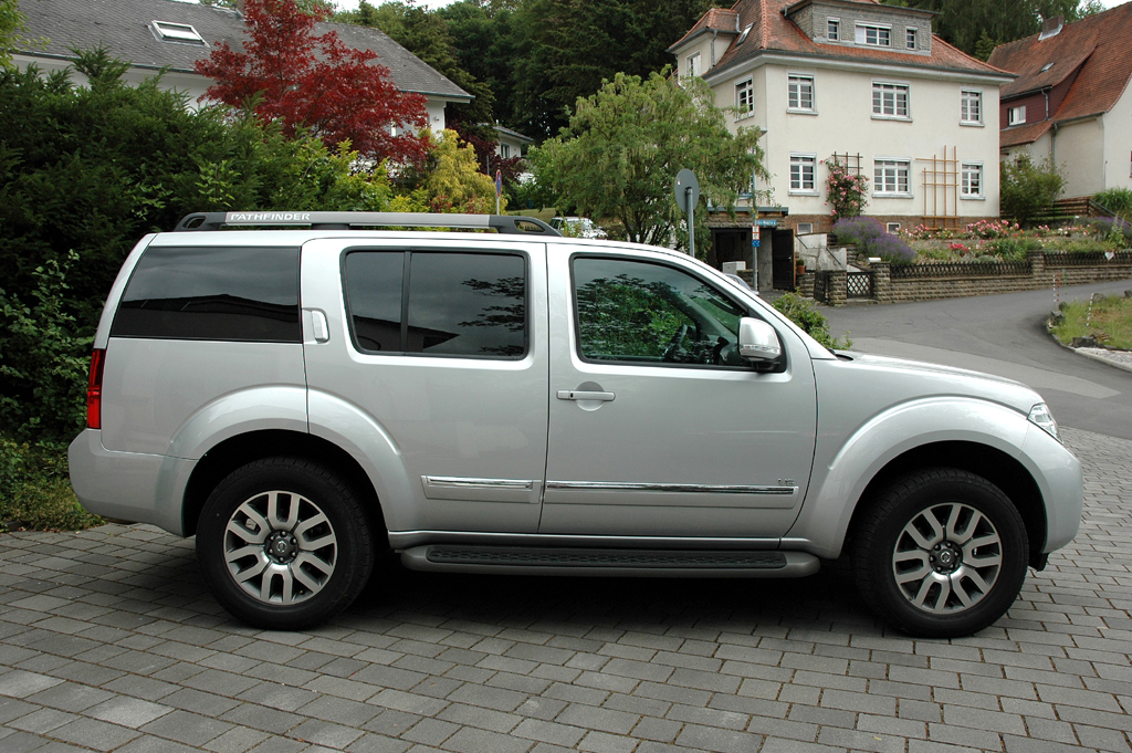 Nissan Pathfinder: Und so sieht der große Geländewagen von der Seite aus.
