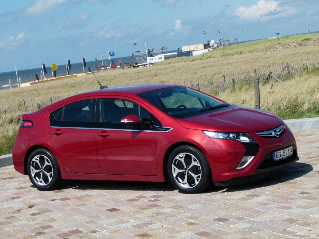 Opel Ampera.
