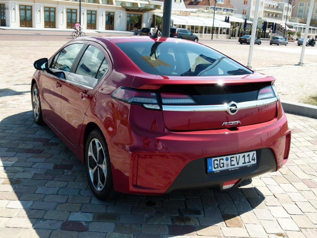 Opel Ampera.