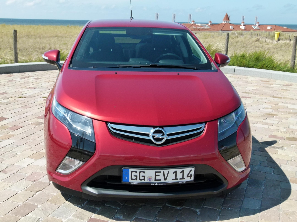 Opel Ampera.