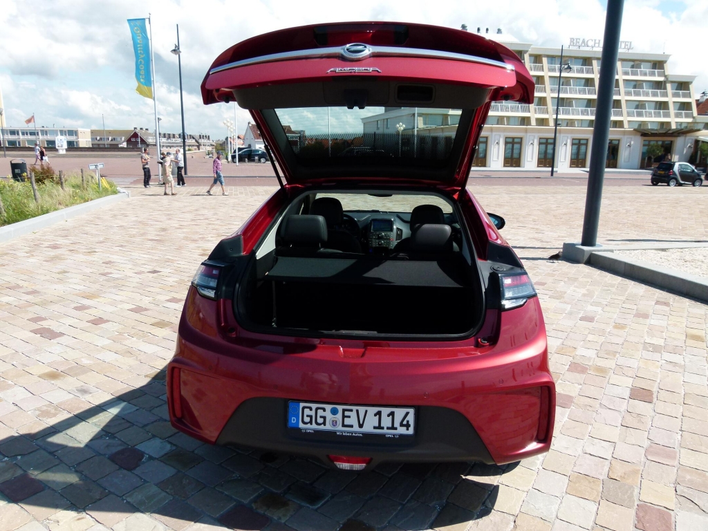 Opel Ampera.