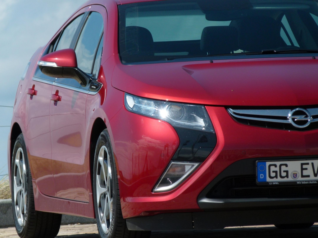 Opel Ampera.