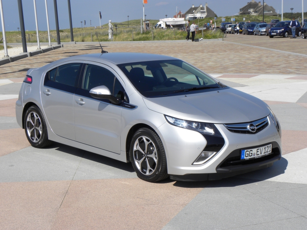 Opel Ampera.