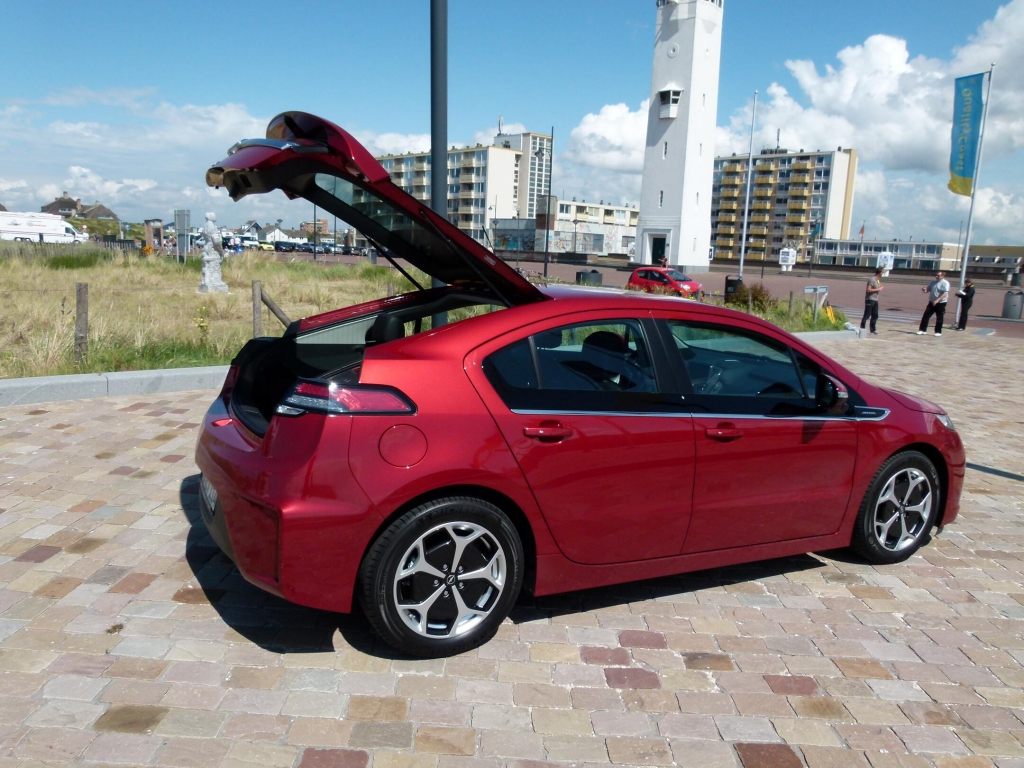 Opel Ampera.