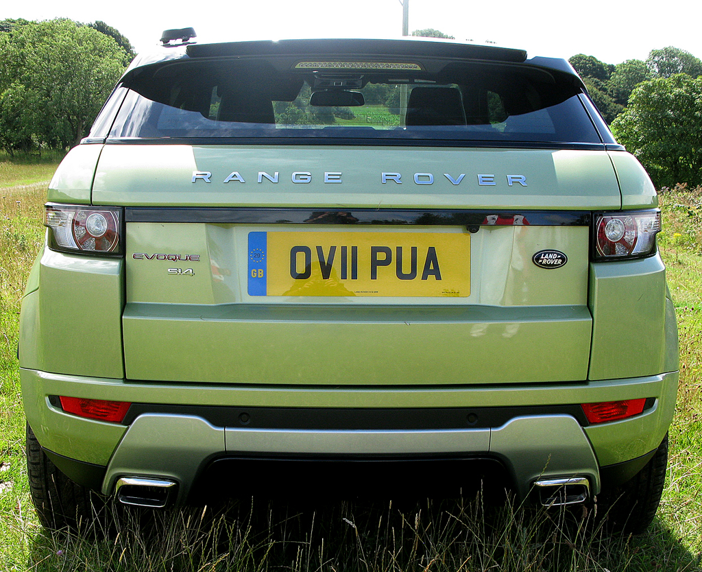 Range Rover Evoque: Blick auf die durchaus kraftvoll anmutende Heckpartie. 