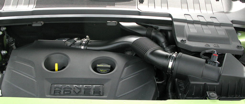 Range Rover Evoque: Blick unter die Haube auf den 240-PS-Benziner. 