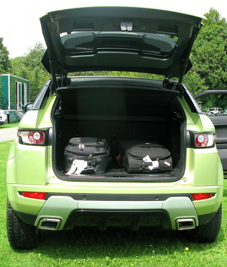 Range Rover Evoque: Ins Gepäckabteil des Coupés passen bis zu 1350 Liter hinein. 