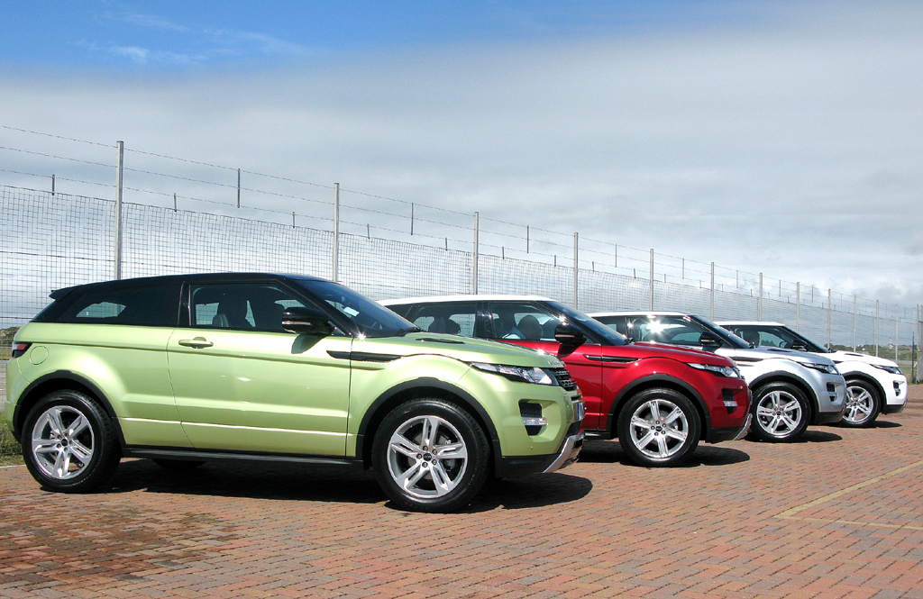 Range-Rover-Evoque-Parade bei der Präsentation in Wales und England.