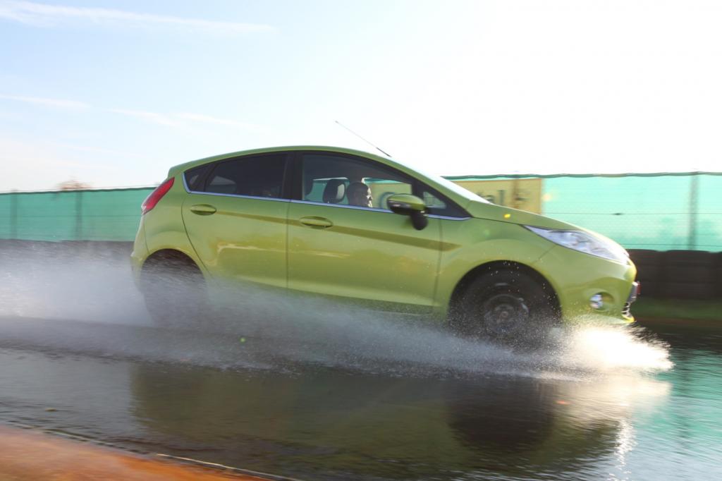 Ratgeber Aquaplaning - Lieber langsam