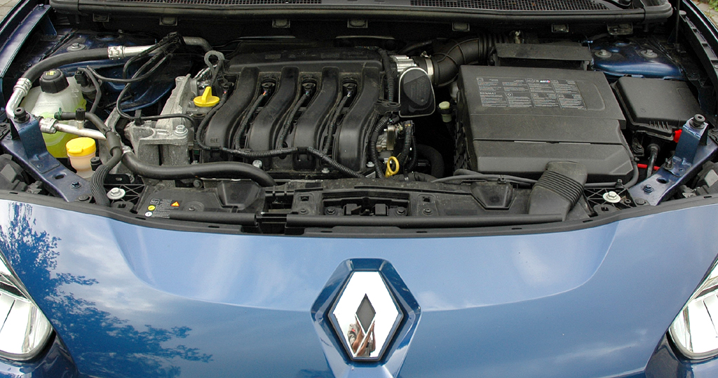 Renault Fluence: Blick unter die Haube auf das 1,6-Liter-Triebwerk. 
