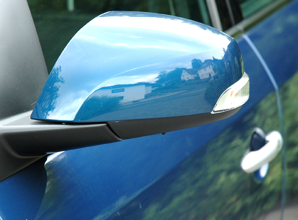 Renault Fluence: In die Außenspiegel sind jeweils Blinker integriert. 