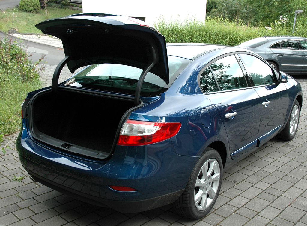 Renault Fluence: Ins Gepäckabteil passen stattliche 530 Liter hinein. 