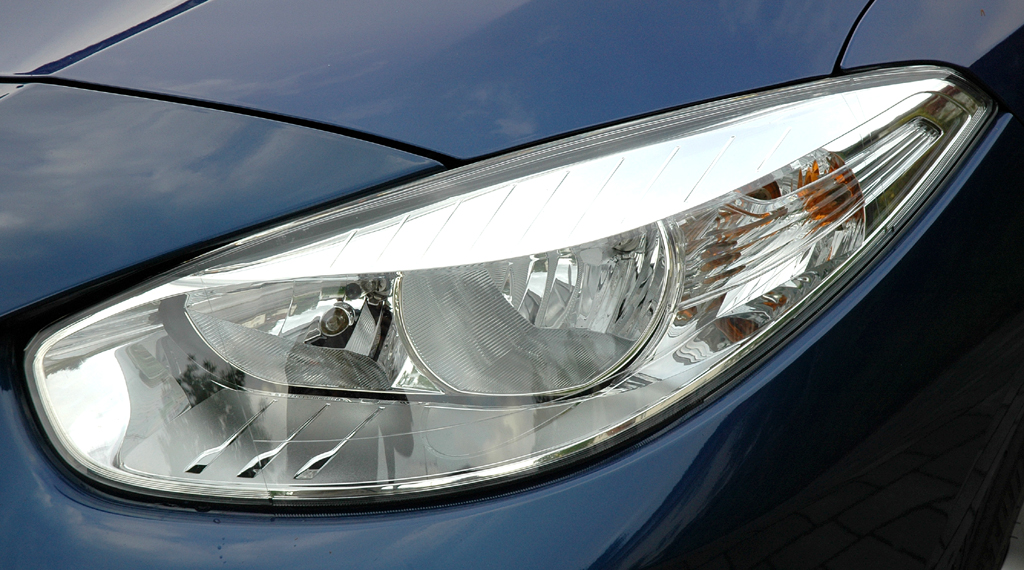 Renault Fluence: Moderne Leuchteinheit vorn. 