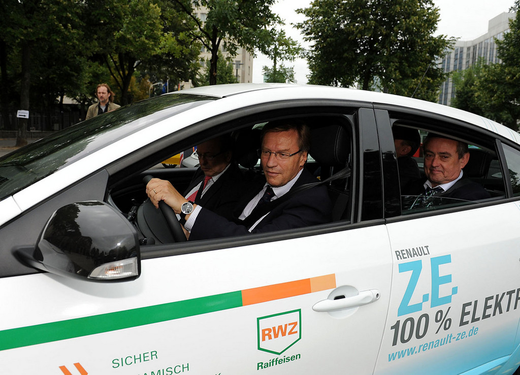 Renault mit Elektrofahrzeugen beim Bürgerfest