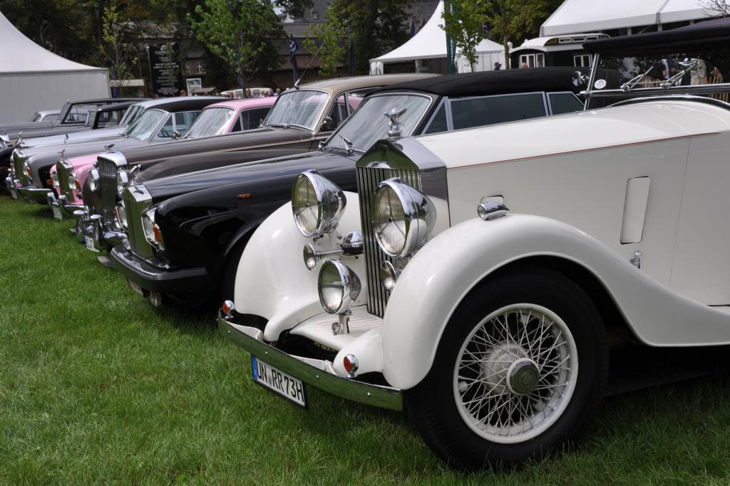 Rolls-Royce in Reih und Glied