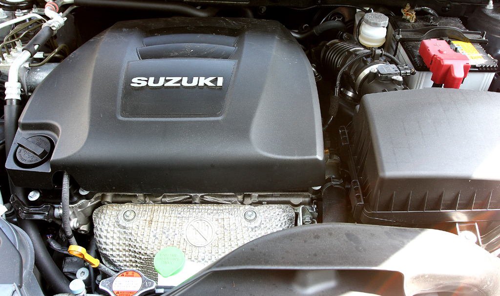 Suzuki Kizashi: Blick unter die Motorhaube des 2,4-Liter-Vierzylinders. 