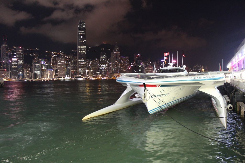 TÛRANOR PLANETSOLAR: Mit Solarenergie von Hong-Kong nach Singapur