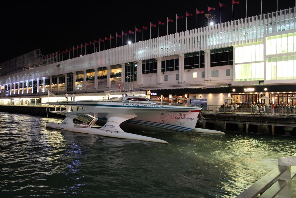 TÛRANOR PLANETSOLAR: Mit Solarenergie von Hong-Kong nach Singapur