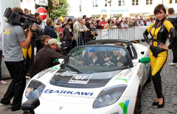 Tesla Roadster gewinnt Elektro-Rallye über die Alpen