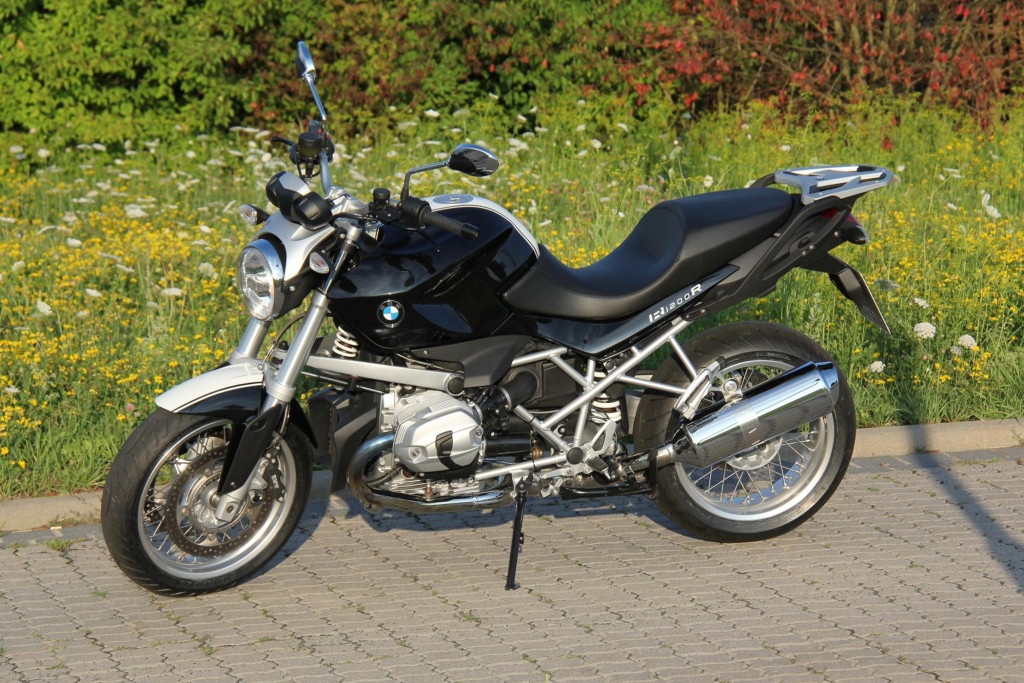 Test: BMW R 1200 R Classic - Der Nachfahre der „Gummikuh“ 