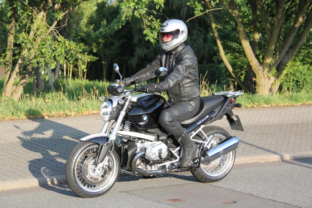Test: BMW R 1200 R Classic - Der Nachfahre der „Gummikuh“ 
