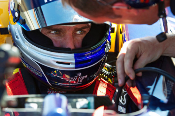 Tom Cruise cruist: Heute mal im Formel 1-Wagen. Bild: Chris Tedesco/Red Bull Media House North America, Inc.