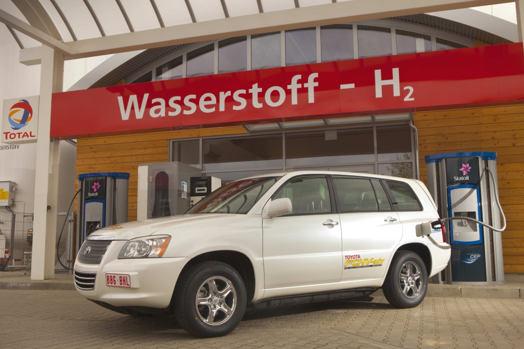 Toyota-Brennstoffzellenfahrzeug FCHV-adv.